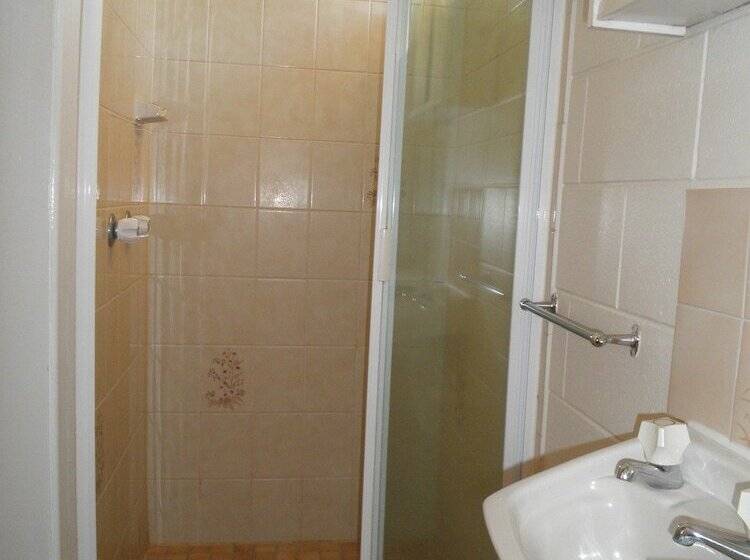 ファミリールーム, Roma Motel