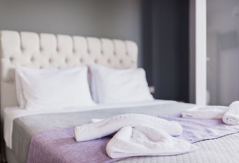 デラックスルーム, Zante Calinica