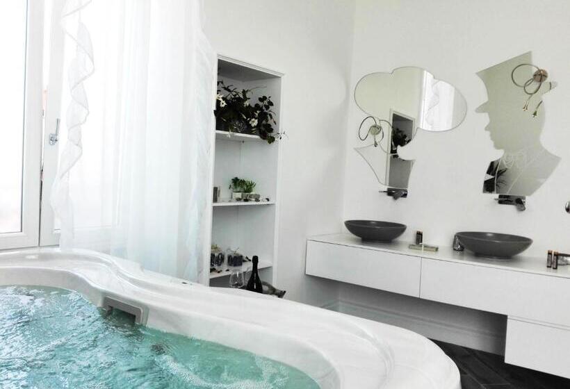 اتاق استاندارد با وان آب گرم, Corte Del Pascià