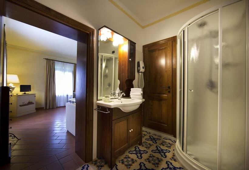 اتاق استاندارد سه نفره, Il Colombaio Winery & Rooms