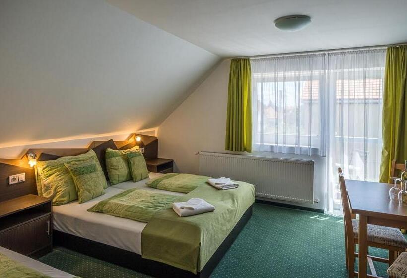 バルコニー付きスタンダードトリプルルーム, Babi Guesthouse Babi Vendégház