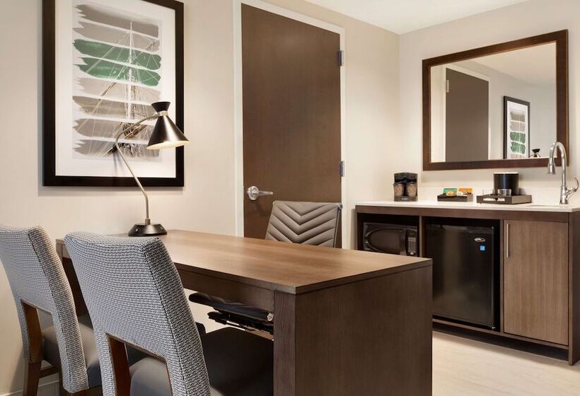 Люкс Кровать Квин, Embassy Suites By Hilton Wilmington Riverfront