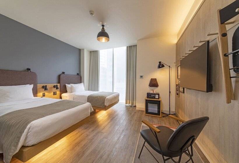 스탠다드 룸, Moxy Osaka Honmachi By Marriott