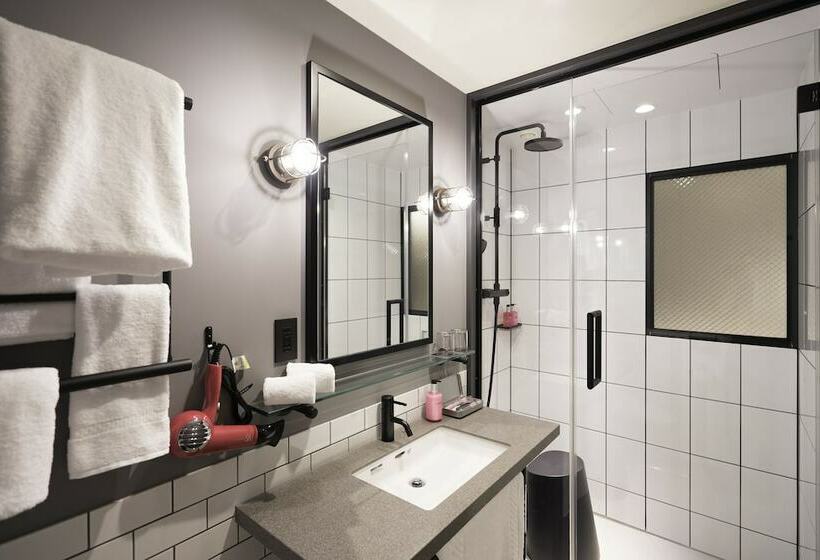 스탠다드 룸, Moxy Osaka Honmachi By Marriott