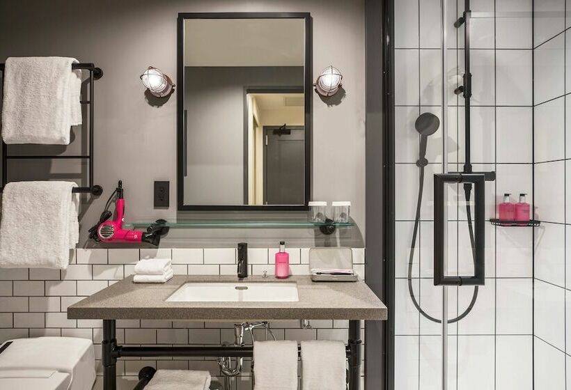 스탠다드 룸, Moxy Osaka Honmachi By Marriott