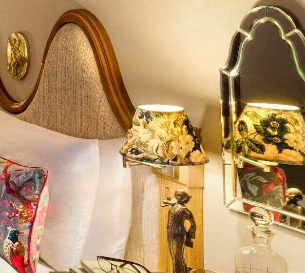 Номер Стандарт, Narendra Bhawan