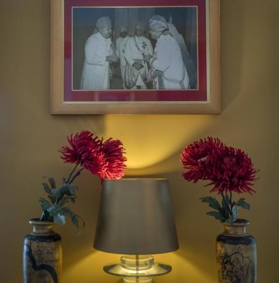 Номер Стандарт, Narendra Bhawan