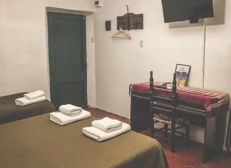 エコノミー4人部屋, Ecoposada El Mercedario