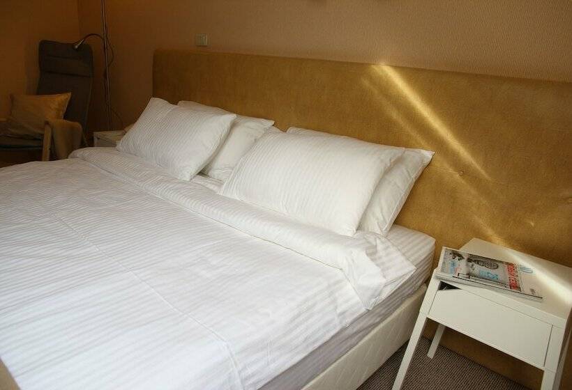 اتاق راحتی, Address