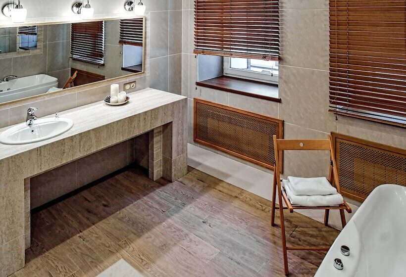 سوئیت با وان آب گرم, Address