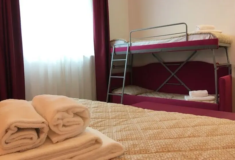 Standard Neljän Hengen Huone, Alma Living