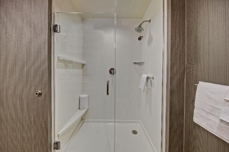 Люкс Кровать Кинг, Courtyard By Marriott Westbury Long Island