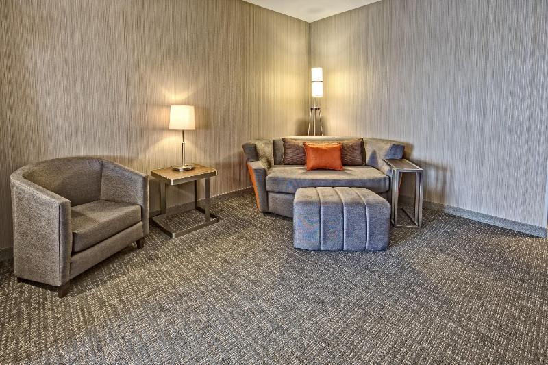 Люкс Кровать Кинг, Courtyard By Marriott Westbury Long Island
