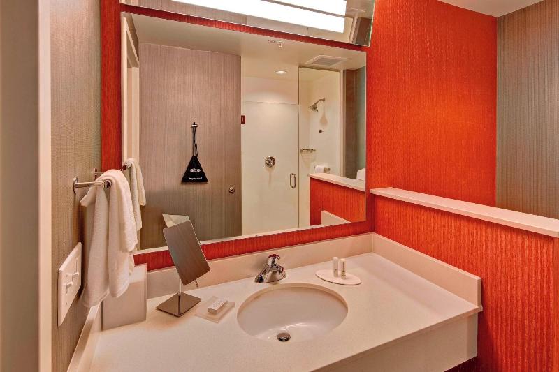 Люкс Кровать Кинг, Courtyard By Marriott Westbury Long Island