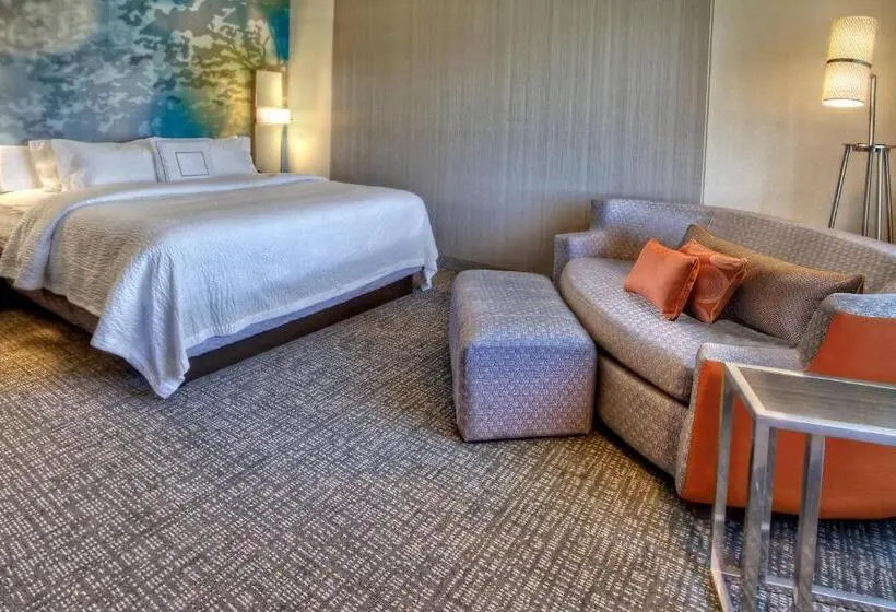キングサイズベッドのスタンダードルーム, Courtyard By Marriott Westbury Long Island