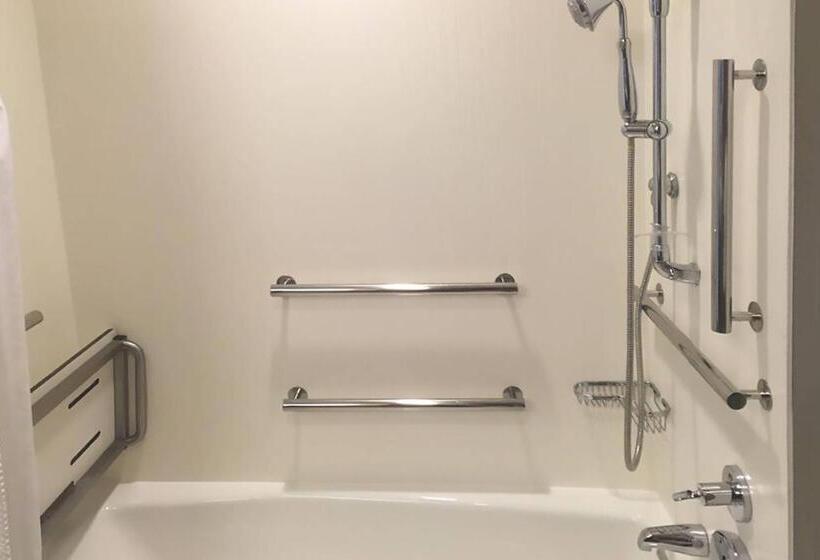 Номер Стандарт Адаптированный для Инвалидов, Courtyard By Marriott Westbury Long Island