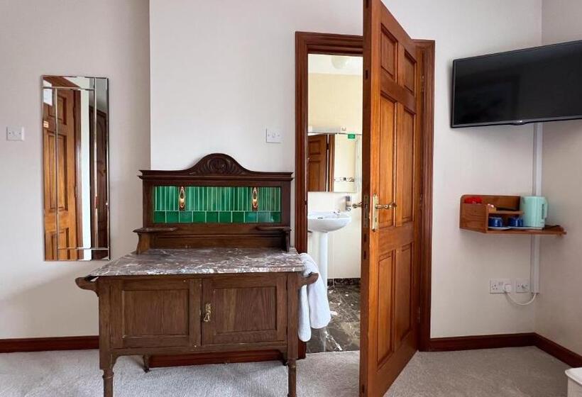 غرفة كومفورت ثلاثية, Lurgan House