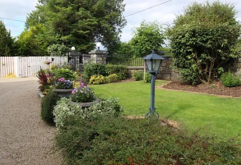 コンフォートトリプルルーム, Lurgan House