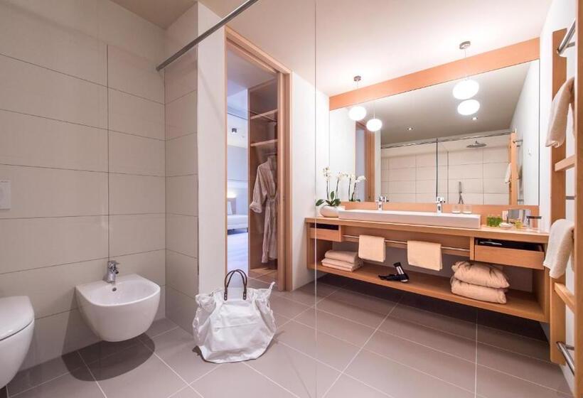 シニアスイート, Spitaler