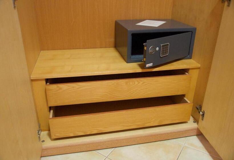 발코니가 있는 스위트, Teti