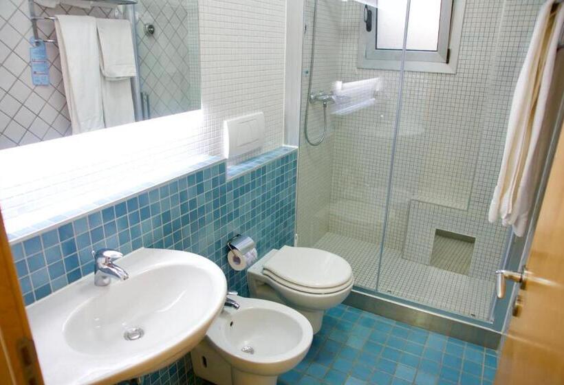 발코니가 있는 스위트, Teti