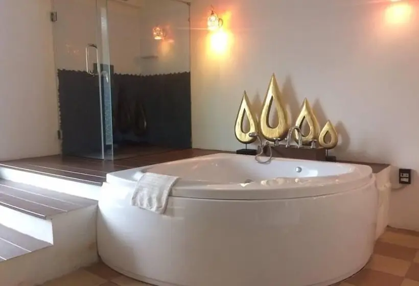 プールビュースイート, Vana Wellness Resort