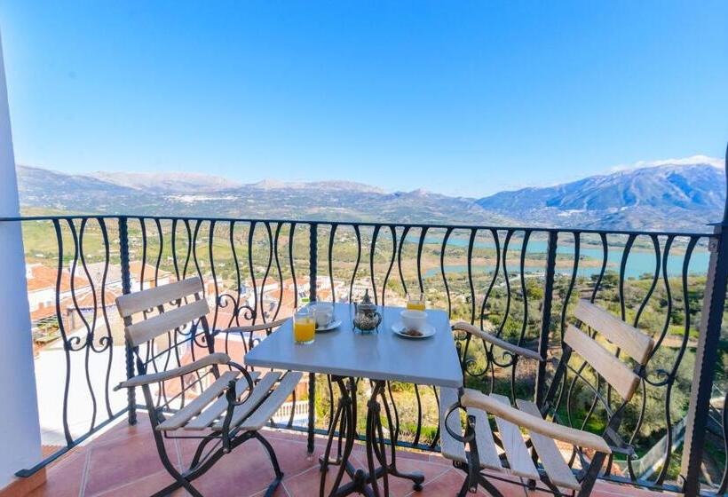 Suite with lake view, Las Orquideas Hotel Spain