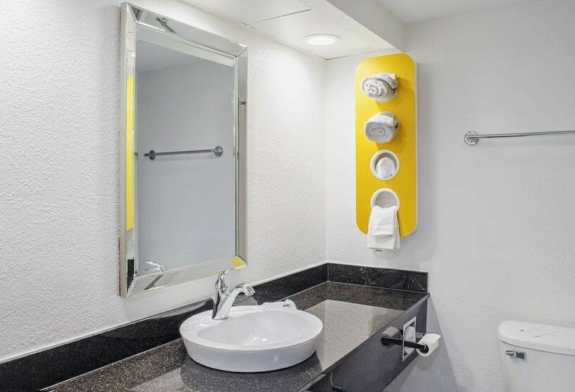 스탠다드 룸 더블 침대 2개, Motel 6brockton, Ma