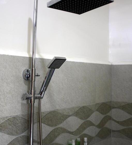 سرير فى غرفة مشتركه, The Magic Sponge