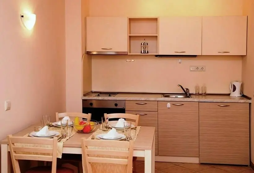 １ベッドルームアパートメント, Royal Sun Apartments