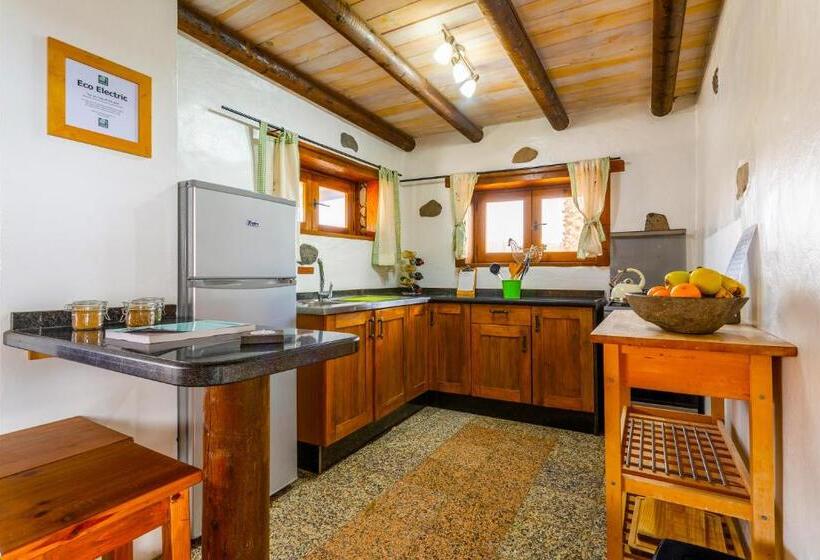 带2个卧室的公寓, Eco Village Finca De Arrieta   Yurts And Stone Cottages   Shared Pool   Walking Distance To Arrieta