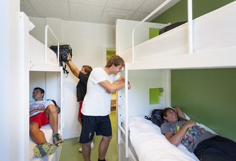 Номер Стандарт Четырехместный Совместный Санузел, Youth Hostel Non Stop Inn By Irrisarri Land