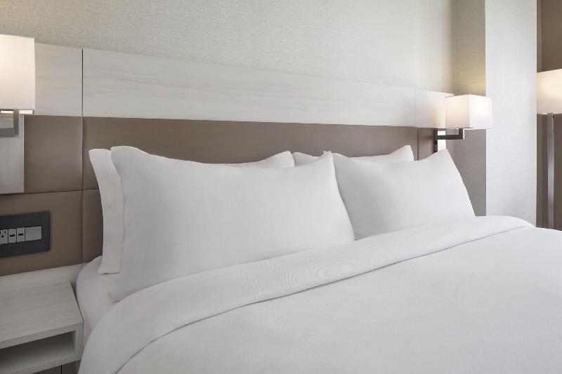 キングサイズベッドのスタンダードルーム, Ac Hotel By Marriott Gainesville Downtown