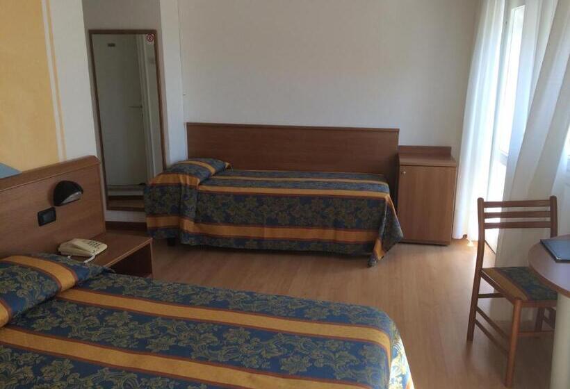 Standard Trippelrum, Adria