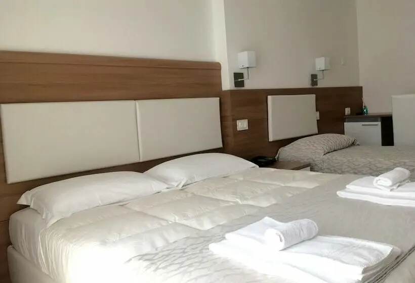 Deluxe Kolmen Hengen Huone Merinäkymä, Baia Marina