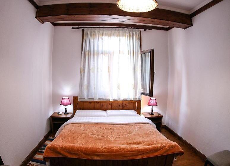 标准间, Bujtina E Bardhe