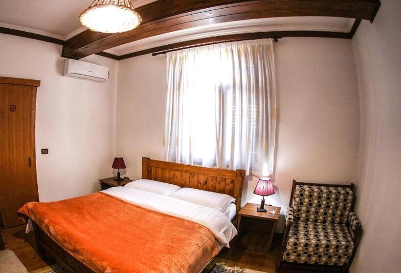 标准间, Bujtina E Bardhe