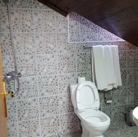 家庭间, Bujtina E Bardhe