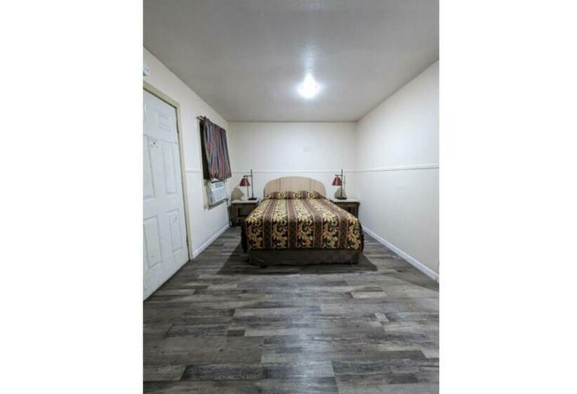 スタンダードルーム, Economy Inn Kingsville