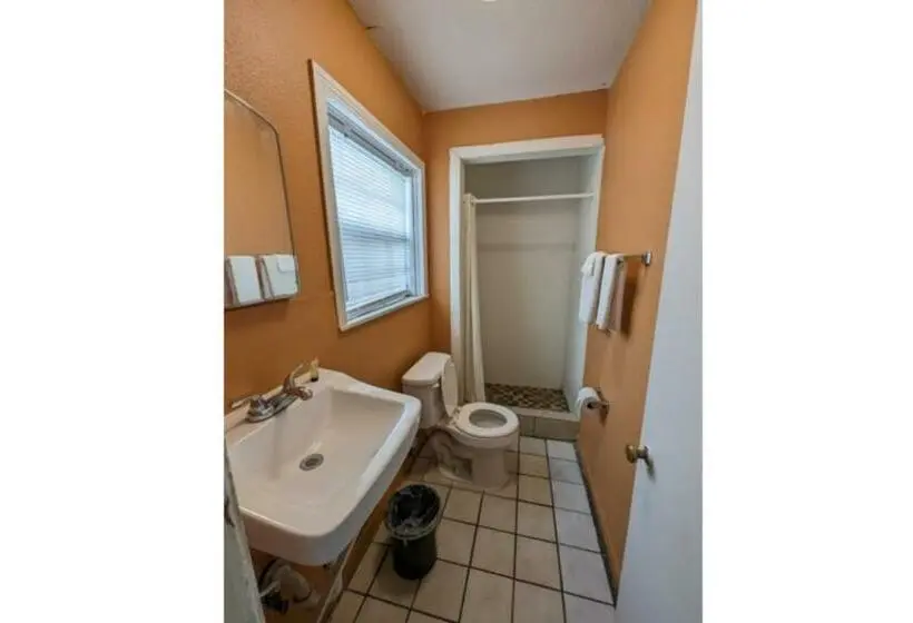 スタンダードルーム, Economy Inn Kingsville