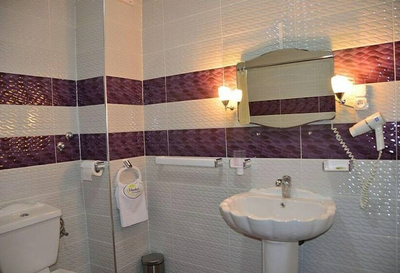 Полулюкс, Hôtel Hadaik Ain Asserdoune
