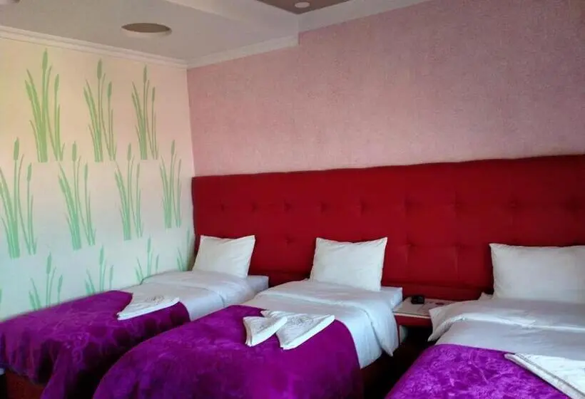 スタンダードトリプルルーム, Hôtel Hadaik Ain Asserdoune