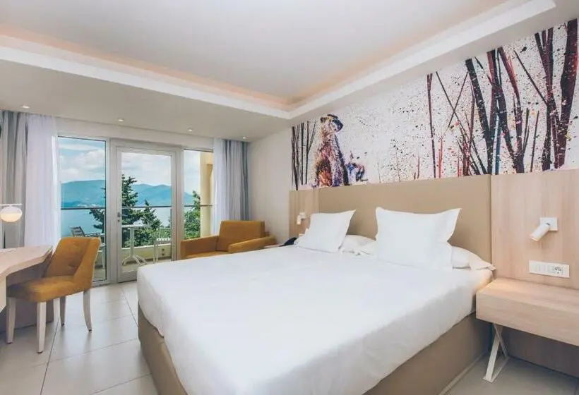 اتاق اساندارد با چشم‌انداز جانبی به دریا, Iberostar Waves Herceg Novi - All Inclusive