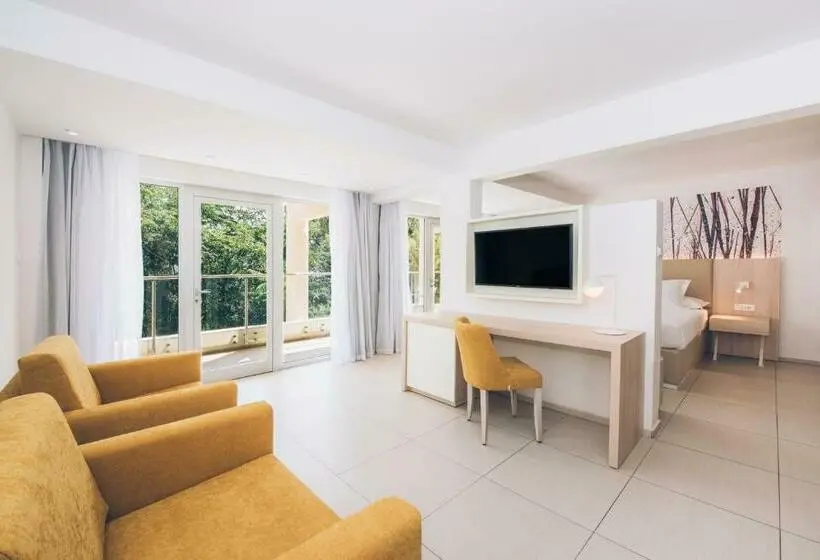 سوئیت جونیور با چشم‌انداز باغ, Iberostar Waves Herceg Novi - All Inclusive