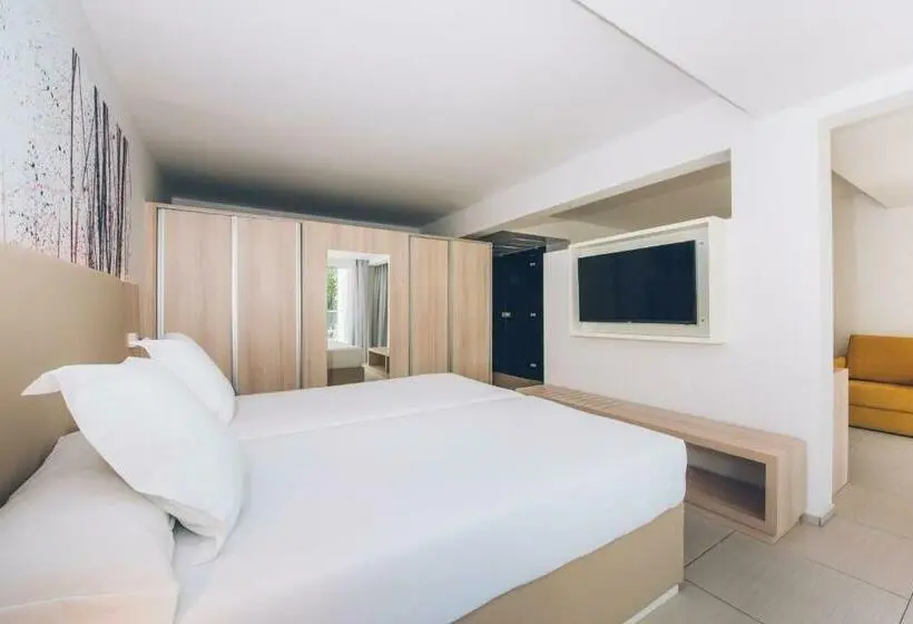 سوئیت جونیور با چشم‌انداز باغ, Iberostar Waves Herceg Novi - All Inclusive