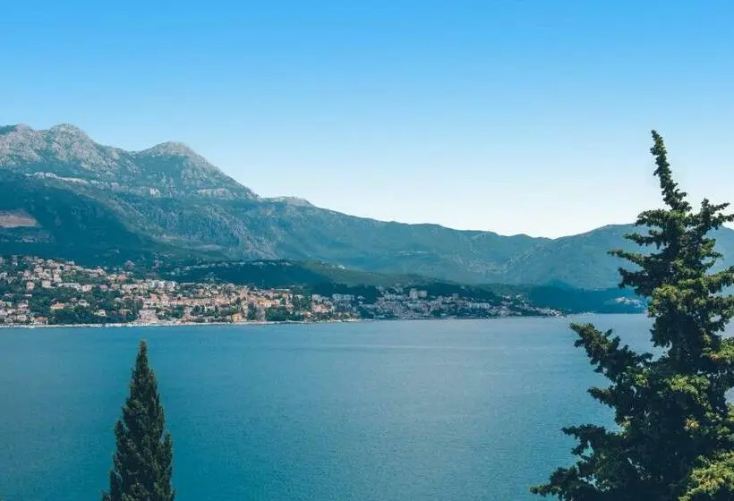 اتاق اساندارد با چشم‌انداز جانبی به دریا, Iberostar Waves Herceg Novi - All Inclusive