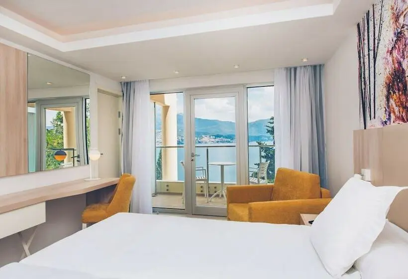 اتاق اساندارد با چشم‌انداز جانبی به دریا, Iberostar Waves Herceg Novi - All Inclusive