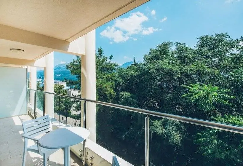 سوئیت جونیور با چشم‌انداز باغ, Iberostar Waves Herceg Novi - All Inclusive
