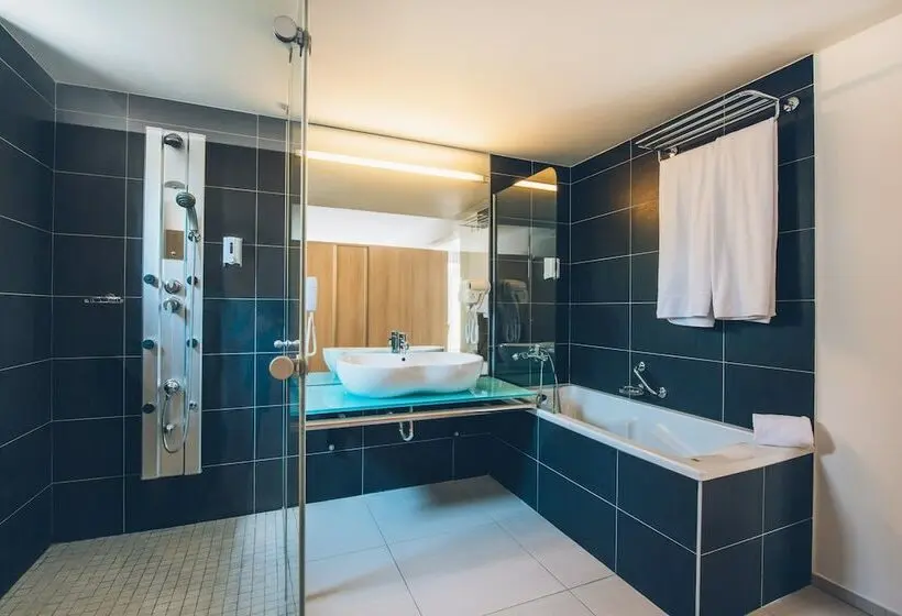 سوئیت جونیور با چشم‌انداز باغ, Iberostar Waves Herceg Novi - All Inclusive