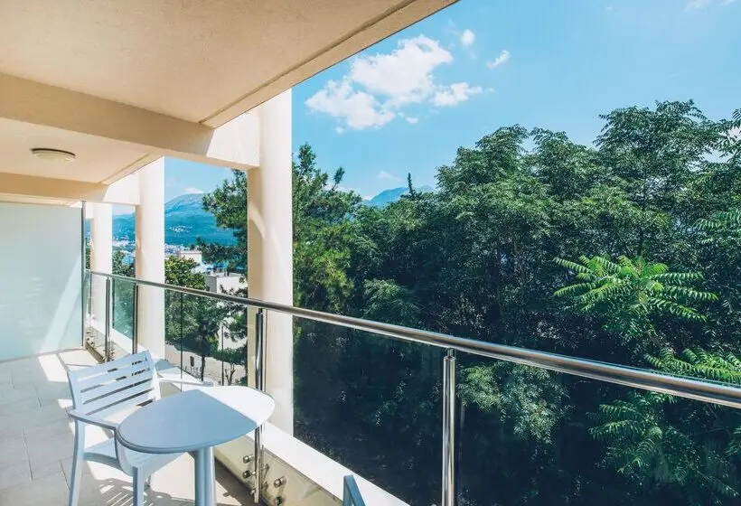 سوئیت جونیور با چشم‌انداز باغ, Iberostar Waves Herceg Novi - All Inclusive